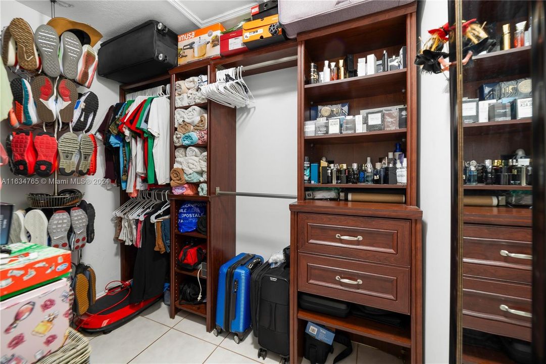 最近售出: $699,900 (3 贝兹, 3 浴室, 1584 平方英尺)