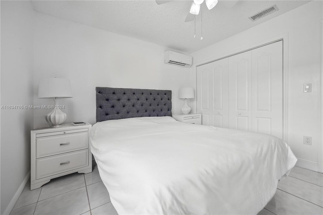 最近售出: $699,900 (3 贝兹, 3 浴室, 1584 平方英尺)