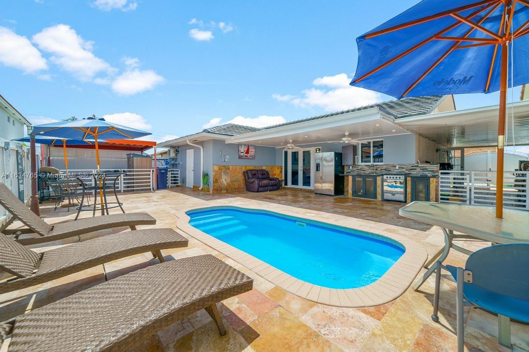 最近售出: $699,900 (3 贝兹, 3 浴室, 1584 平方英尺)