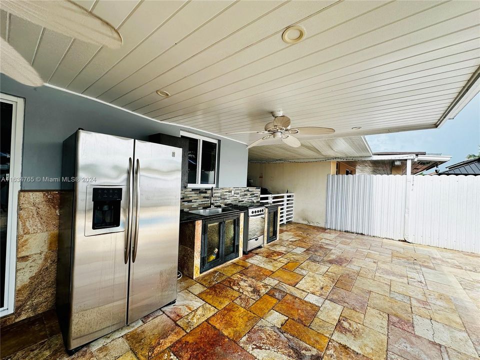 最近售出: $699,900 (3 贝兹, 3 浴室, 1584 平方英尺)