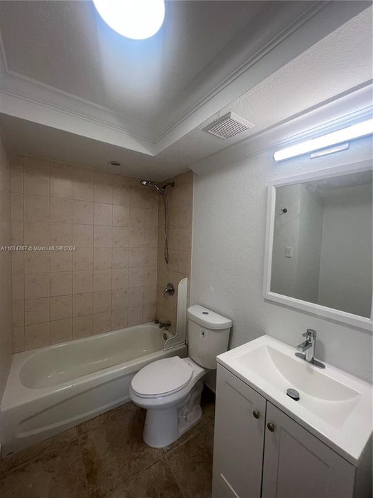 For Sale: $260,000 (1 beds, 1 baths, 806 Square Feet)