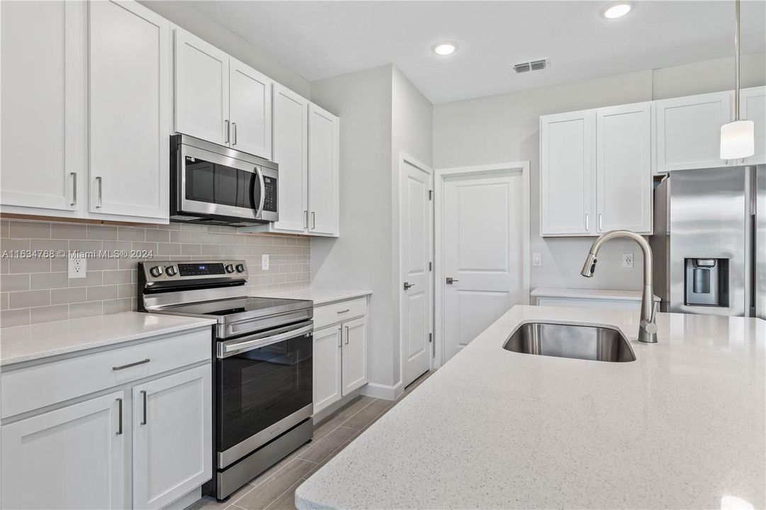 Active With Contract: $377,900 (4 beds, 2 baths, 1779 Square Feet)