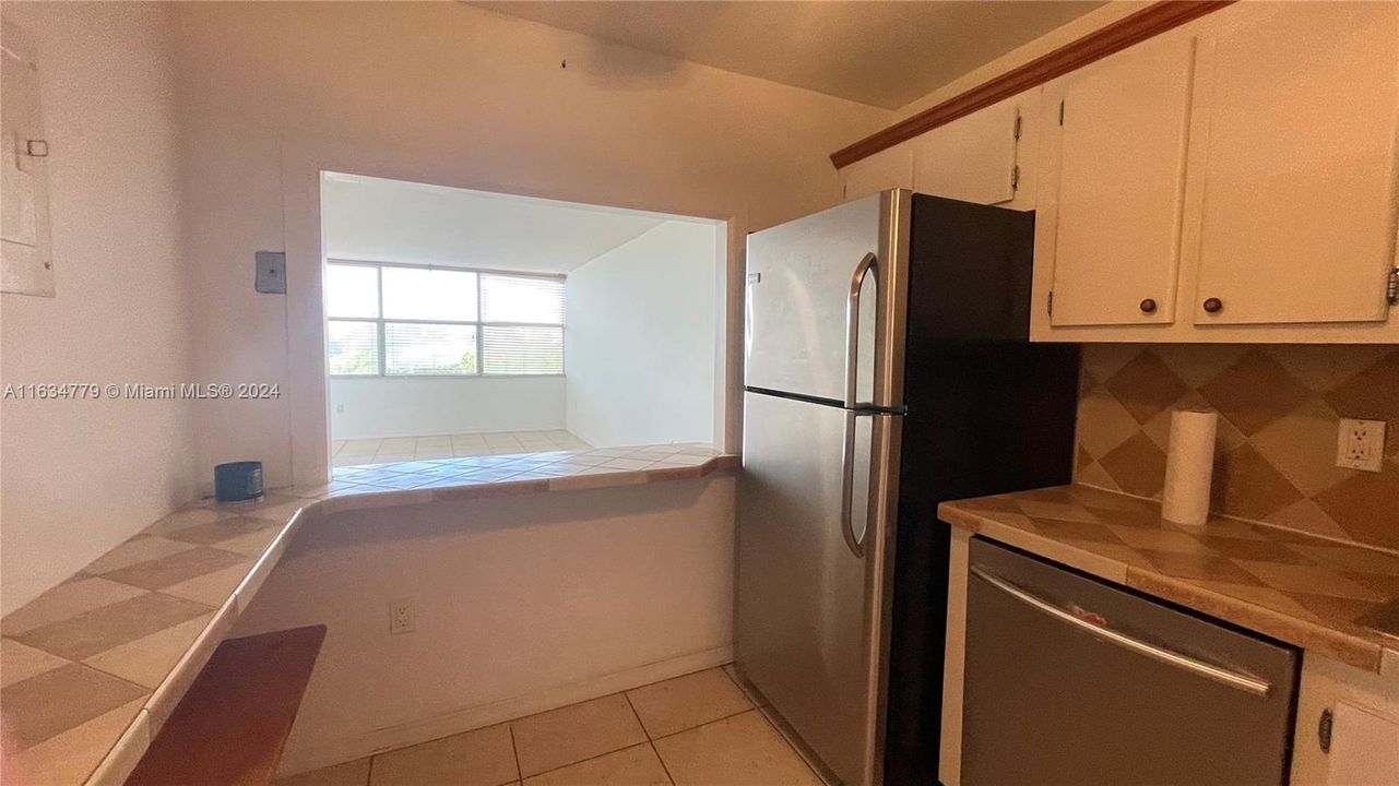 For Rent: $1,650 (1 beds, 1 baths, 825 Square Feet)