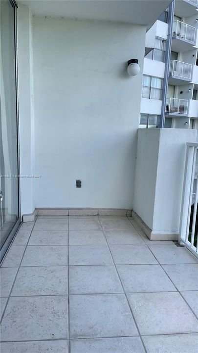 For Rent: $1,650 (1 beds, 1 baths, 825 Square Feet)