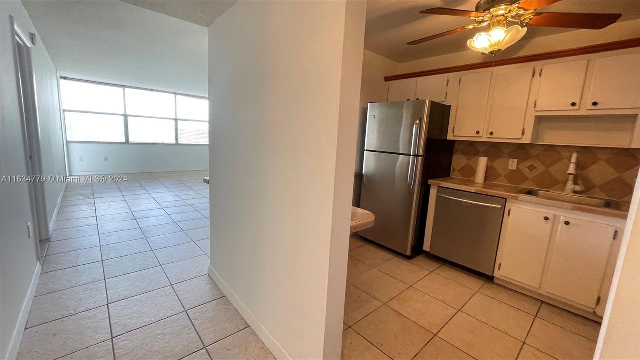 For Rent: $1,650 (1 beds, 1 baths, 825 Square Feet)