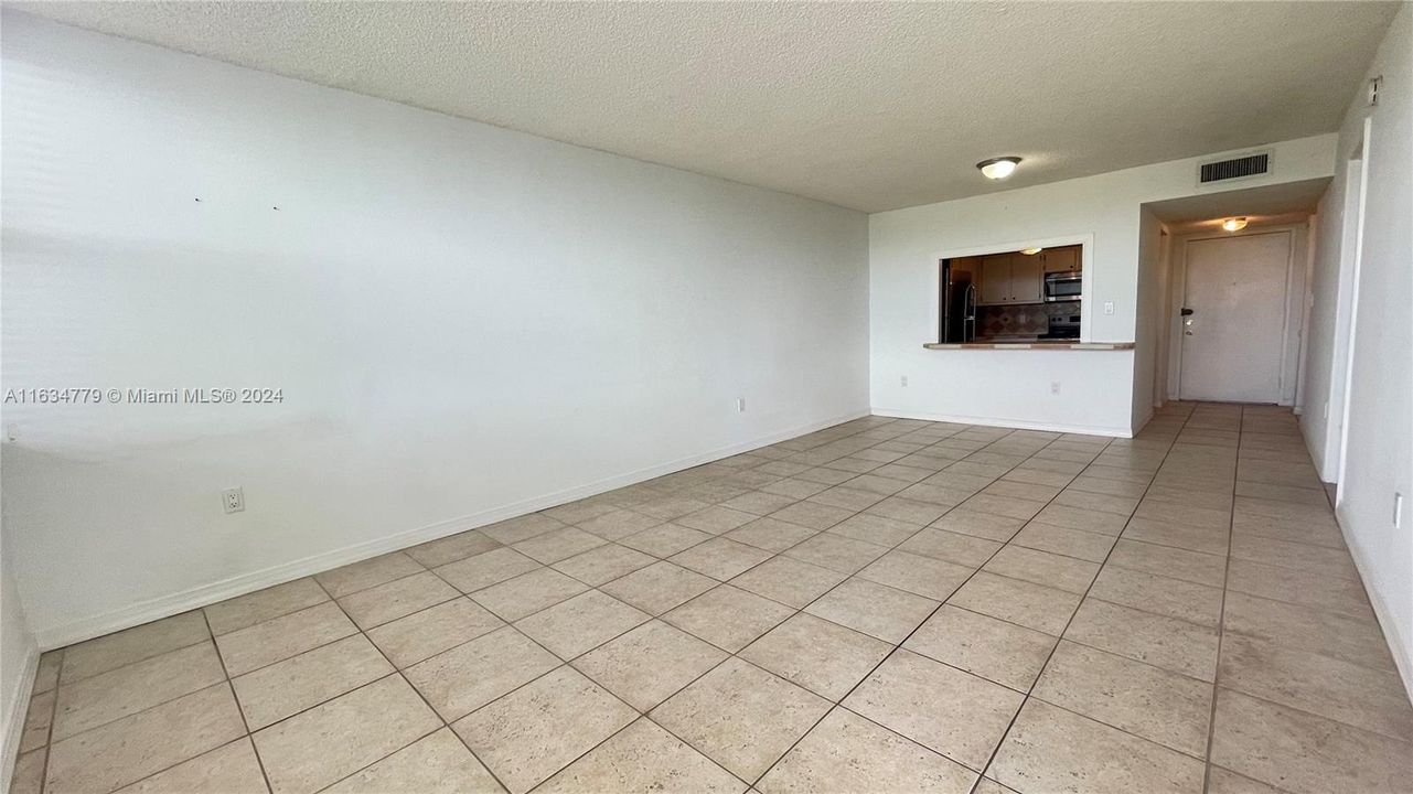 For Rent: $1,650 (1 beds, 1 baths, 825 Square Feet)