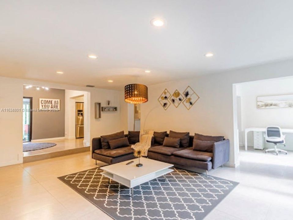 Active With Contract: $1,499,000 (5 beds, 3 baths, 3120 Square Feet)