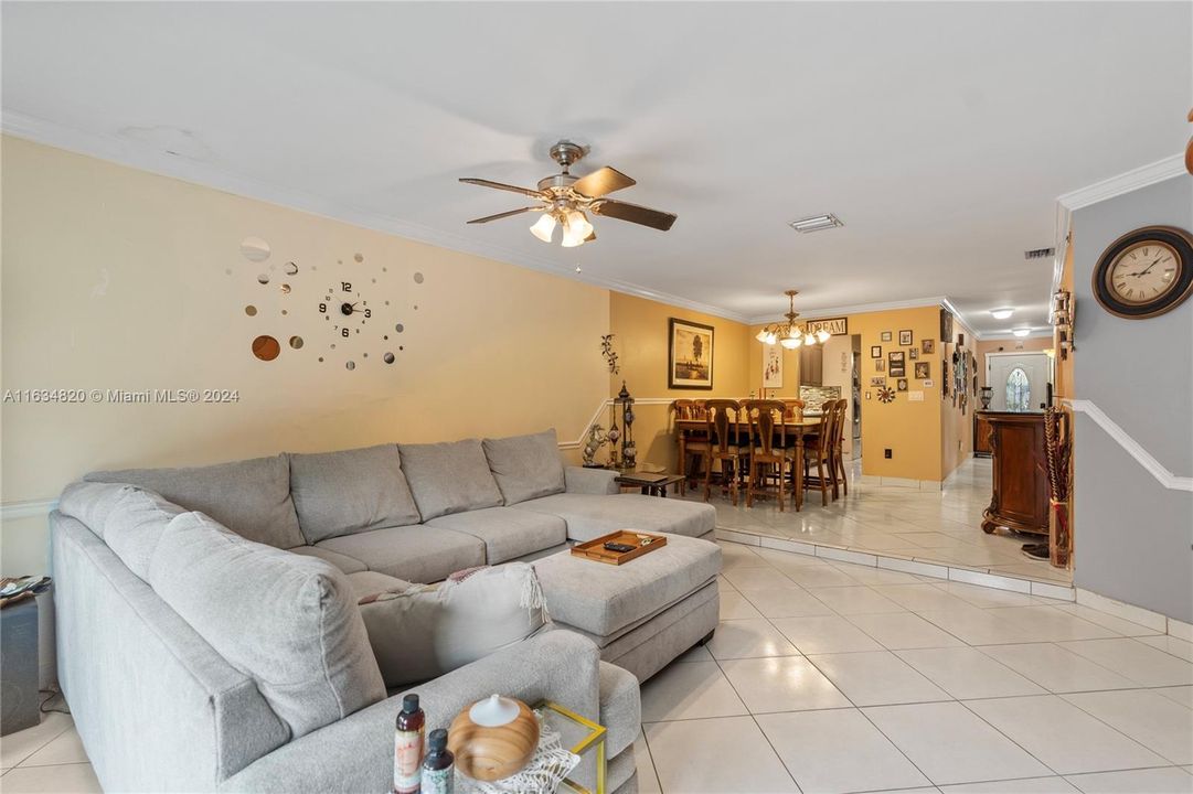 Active With Contract: $410,000 (3 beds, 2 baths, 1404 Square Feet)