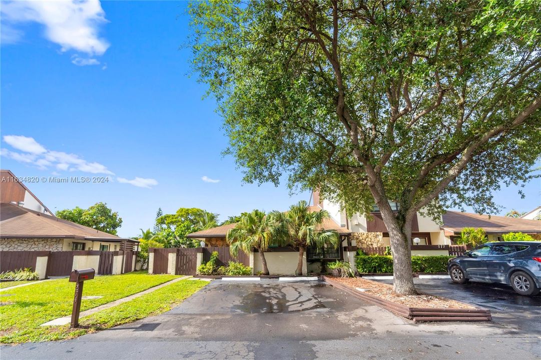 Active With Contract: $410,000 (3 beds, 2 baths, 1404 Square Feet)