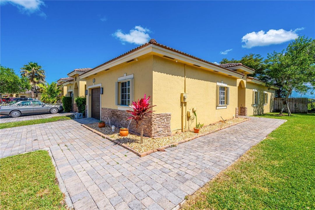 Recently Sold: $455,000 (3 beds, 2 baths, 1380 Square Feet)