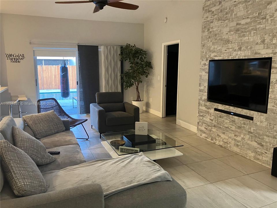 Recently Sold: $574,900 (3 beds, 2 baths, 1442 Square Feet)