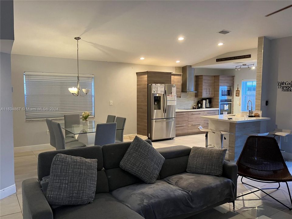 Recently Sold: $574,900 (3 beds, 2 baths, 1442 Square Feet)