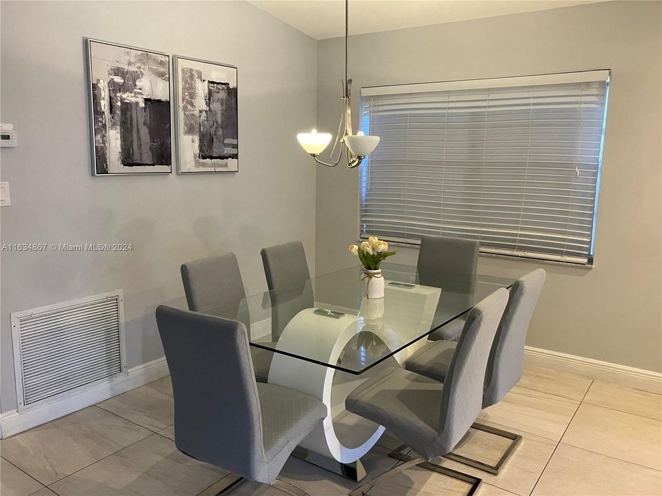 Recently Sold: $574,900 (3 beds, 2 baths, 1442 Square Feet)