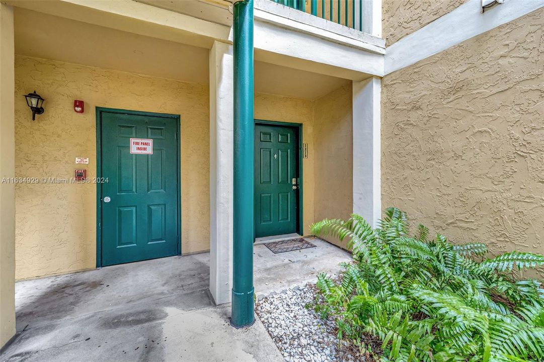 Active With Contract: $205,000 (1 beds, 1 baths, 780 Square Feet)