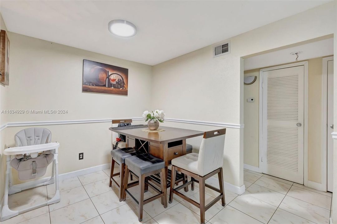 Active With Contract: $205,000 (1 beds, 1 baths, 780 Square Feet)