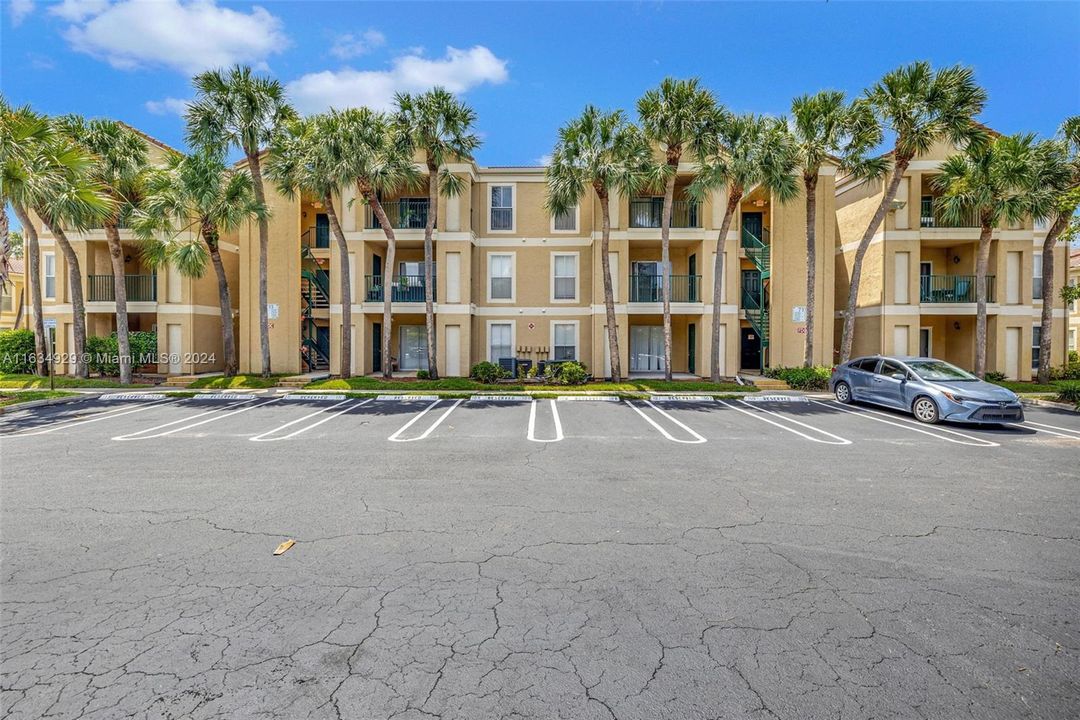 Active With Contract: $205,000 (1 beds, 1 baths, 780 Square Feet)