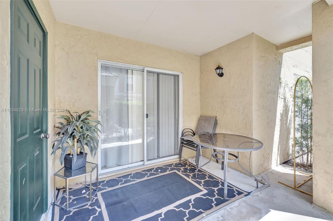 Active With Contract: $205,000 (1 beds, 1 baths, 780 Square Feet)