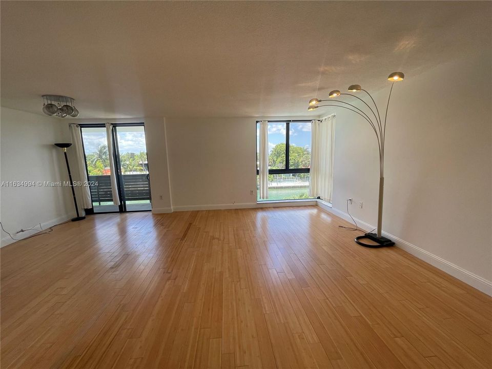 living room with slidding door to balcony