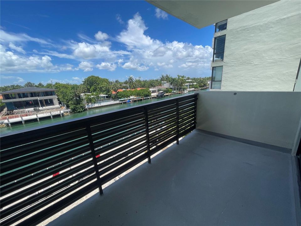 Recently Sold: $389,000 (1 beds, 1 baths, 895 Square Feet)