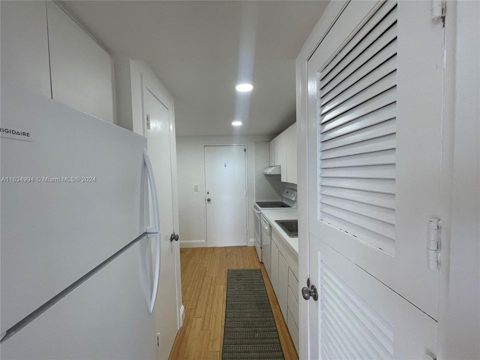 Recently Sold: $389,000 (1 beds, 1 baths, 895 Square Feet)