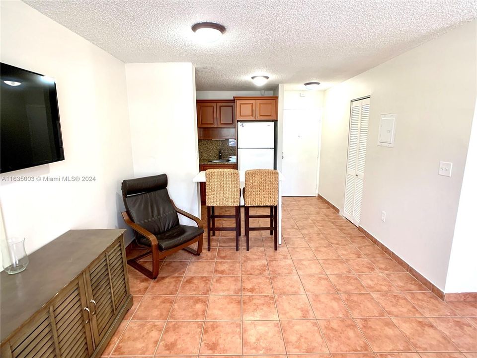 Active With Contract: $240,000 (0 beds, 1 baths, 390 Square Feet)