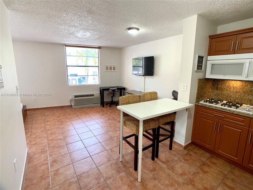 Active With Contract: $240,000 (0 beds, 1 baths, 390 Square Feet)