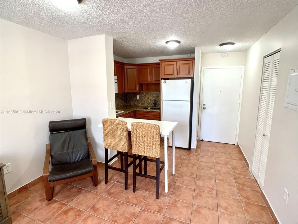 Active With Contract: $240,000 (0 beds, 1 baths, 390 Square Feet)