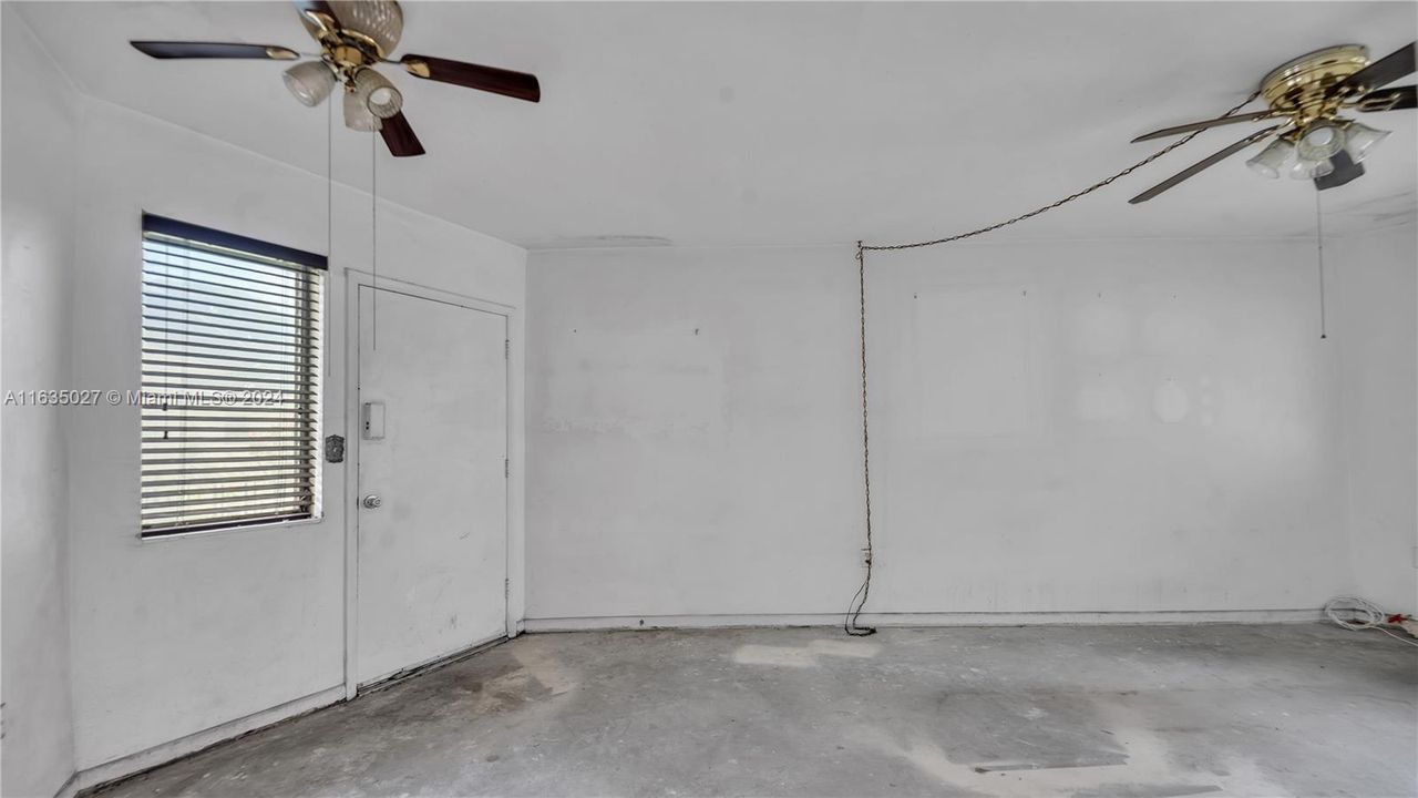 For Sale: $130,000 (1 beds, 1 baths, 660 Square Feet)