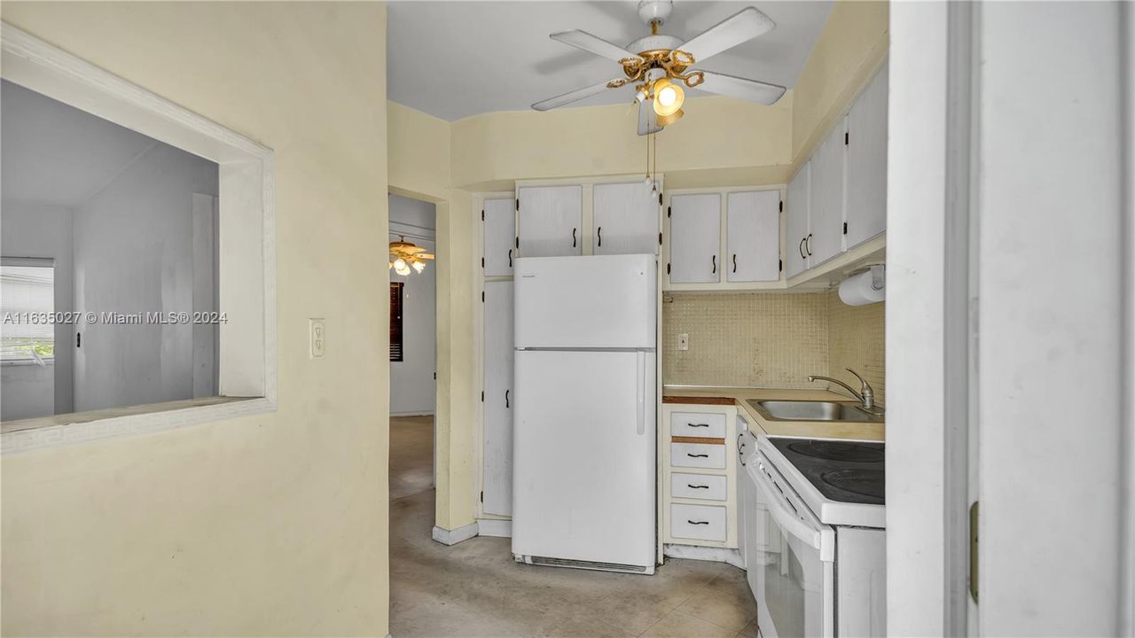 For Sale: $130,000 (1 beds, 1 baths, 660 Square Feet)