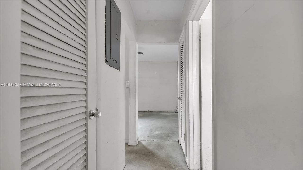 For Sale: $130,000 (1 beds, 1 baths, 660 Square Feet)