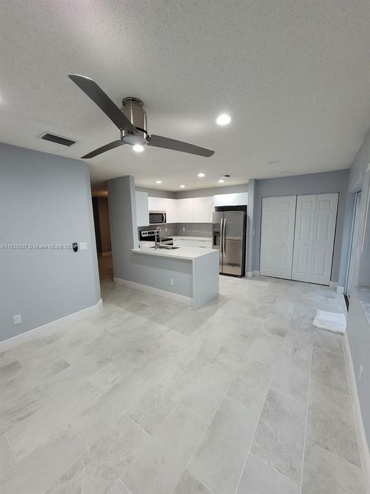 Active With Contract: $3,000 (3 beds, 2 baths, 1468 Square Feet)