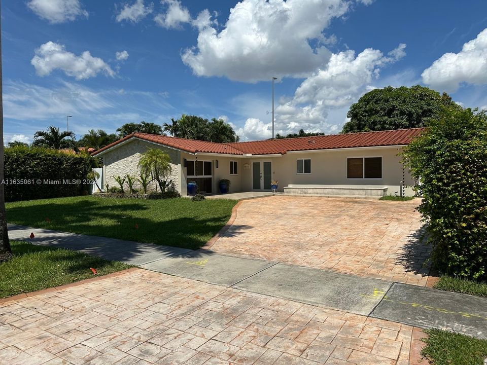 Active With Contract: $799,900 (4 beds, 2 baths, 1930 Square Feet)