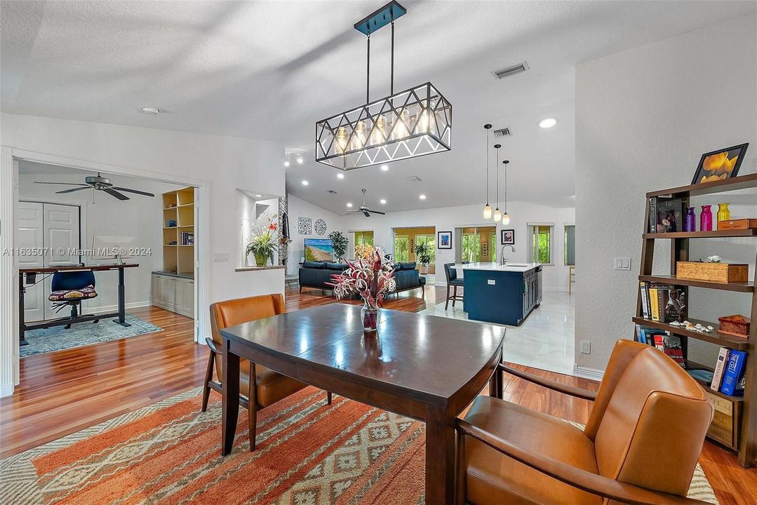 Dining area flows thru to kitchen and Living area