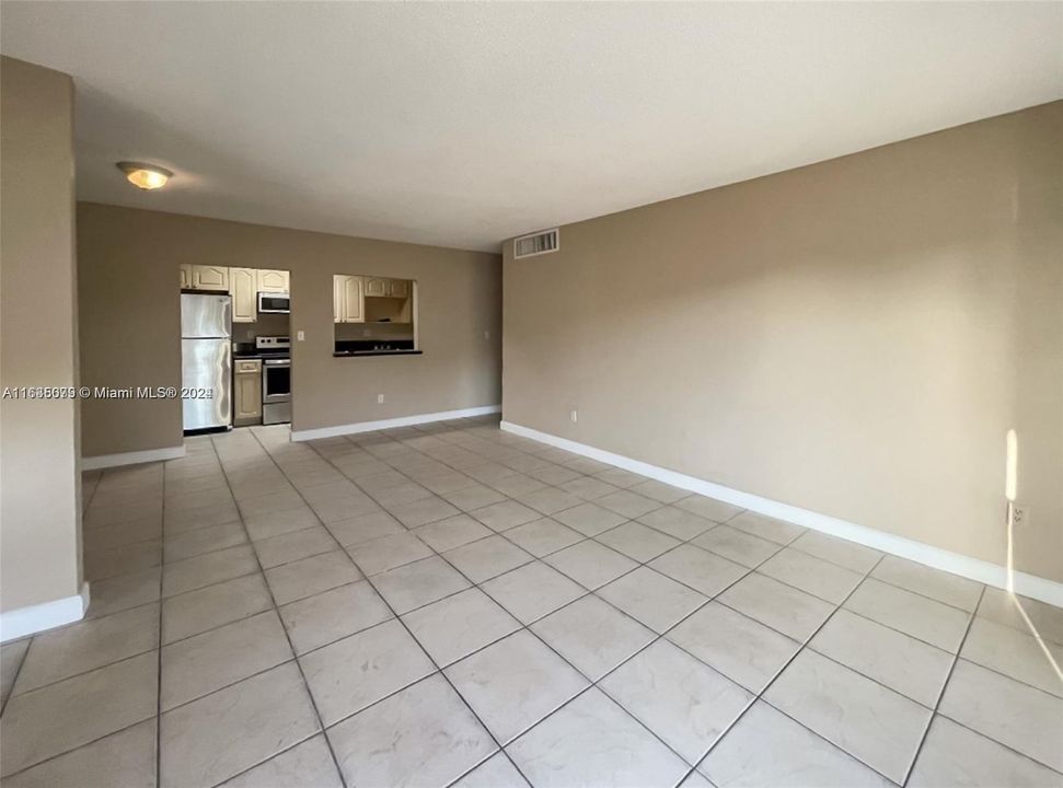 Active With Contract: $2,180 (2 beds, 2 baths, 1060 Square Feet)