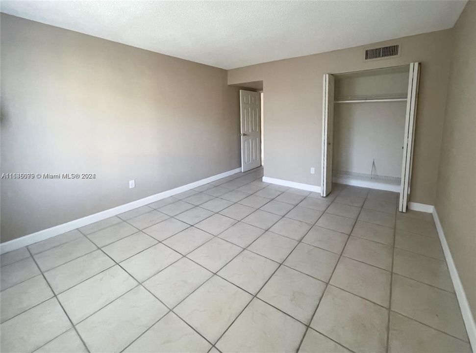 Active With Contract: $2,180 (2 beds, 2 baths, 1060 Square Feet)