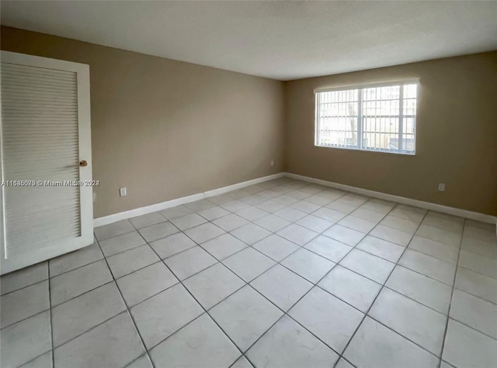 Active With Contract: $2,180 (2 beds, 2 baths, 1060 Square Feet)