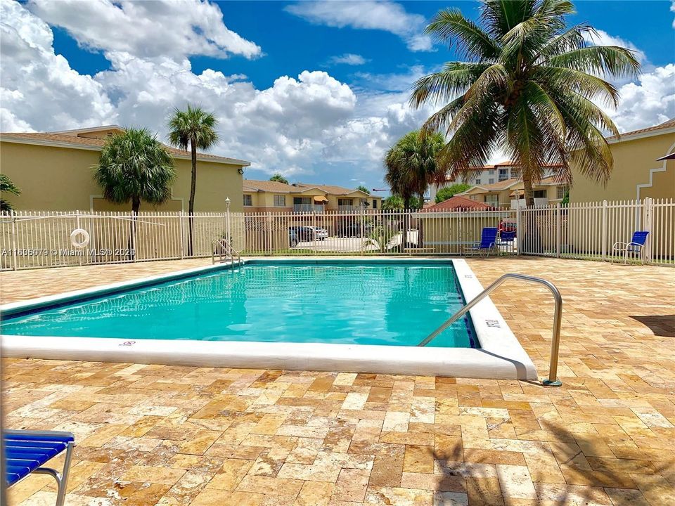 Active With Contract: $2,180 (2 beds, 2 baths, 1060 Square Feet)