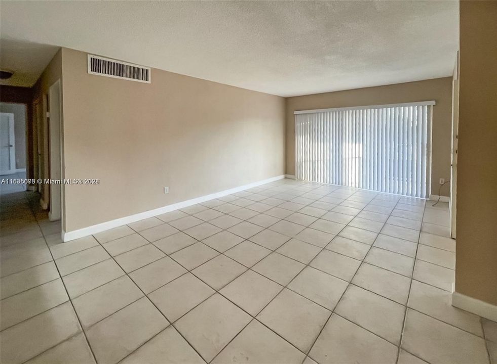 Active With Contract: $2,180 (2 beds, 2 baths, 1060 Square Feet)