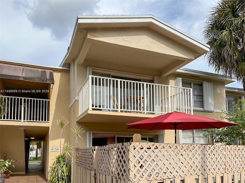 Active With Contract: $2,180 (2 beds, 2 baths, 1060 Square Feet)