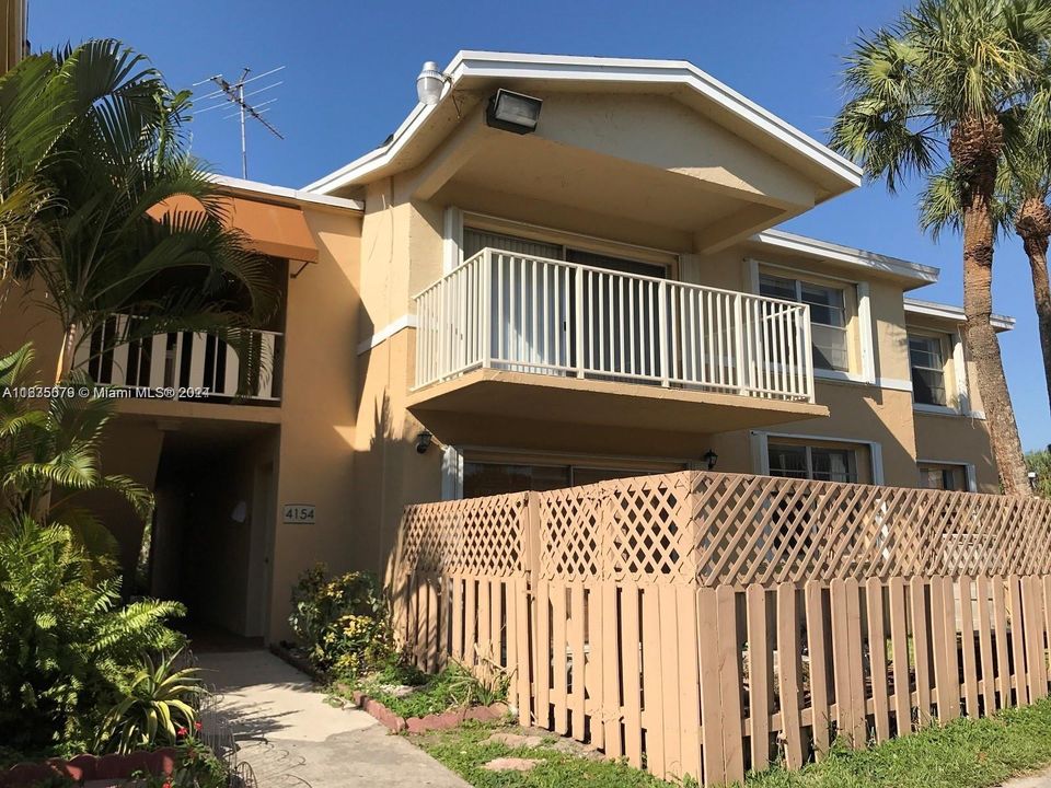 Active With Contract: $2,180 (2 beds, 2 baths, 1060 Square Feet)