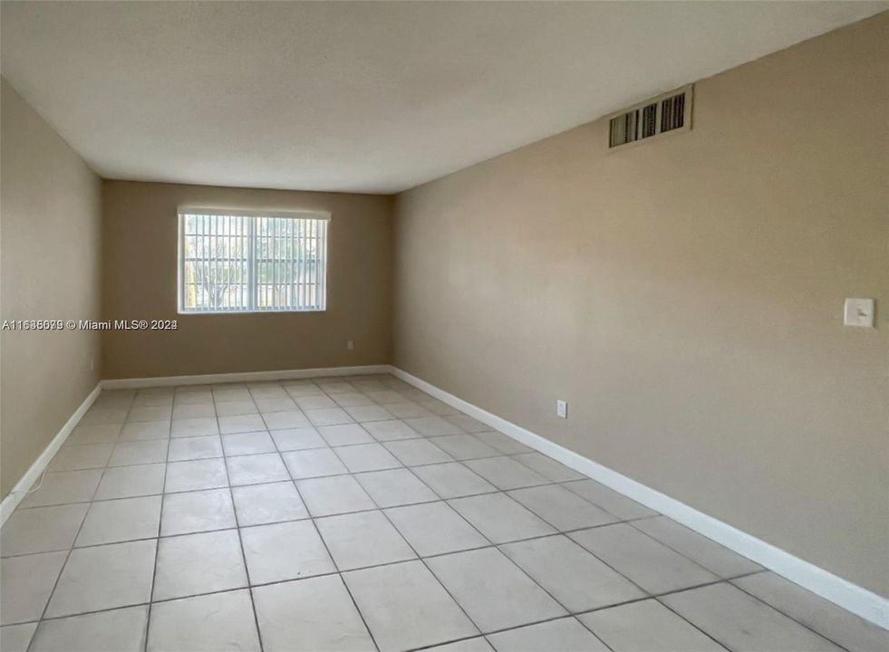 Active With Contract: $2,180 (2 beds, 2 baths, 1060 Square Feet)