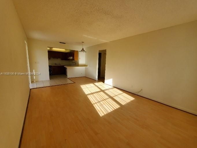 For Sale: $170,000 (2 beds, 2 baths, 848 Square Feet)