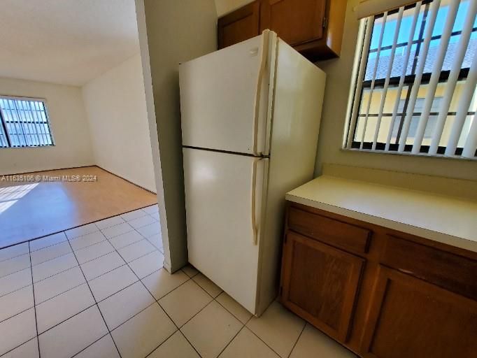 For Sale: $170,000 (2 beds, 2 baths, 848 Square Feet)