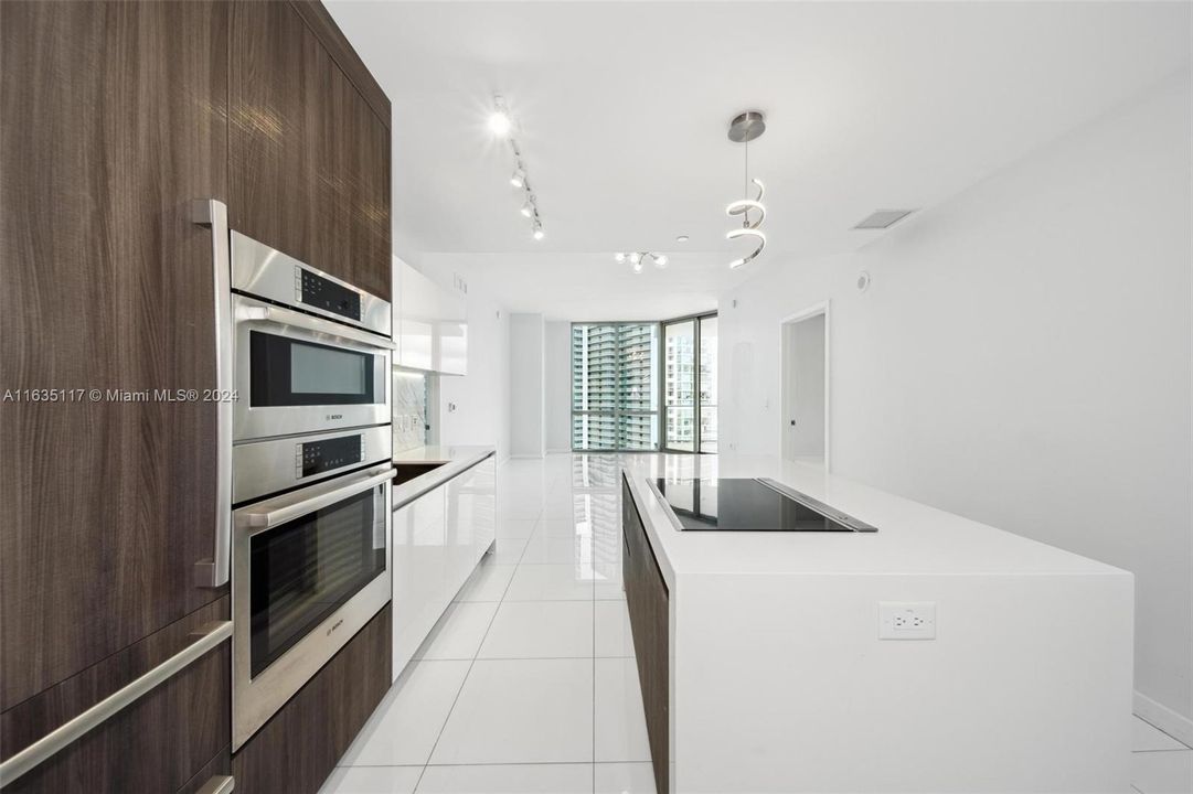 Active With Contract: $6,750 (2 beds, 3 baths, 1547 Square Feet)