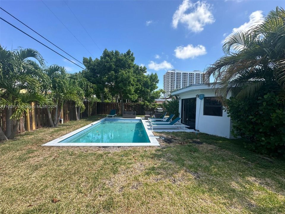 Active With Contract: $6,500 (4 beds, 3 baths, 1834 Square Feet)