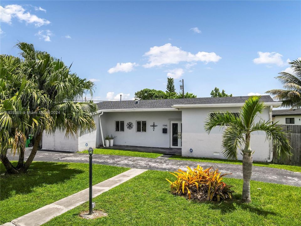 Active With Contract: $795,000 (4 beds, 2 baths, 2031 Square Feet)