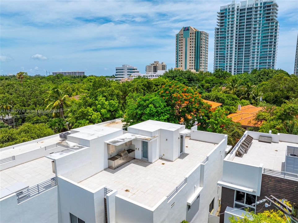 For Sale: $2,235,000 (3 beds, 3 baths, 2319 Square Feet)