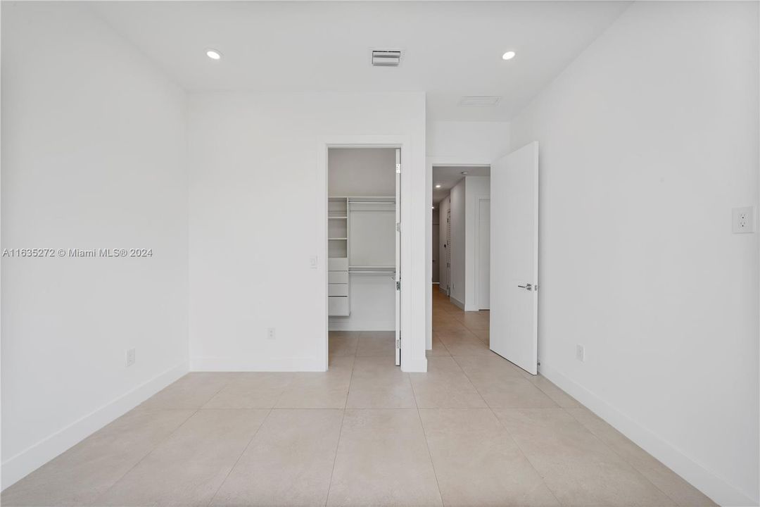 En Venta: $2,235,000 (3 camas, 3 baños, 2319 Pies cuadrados)