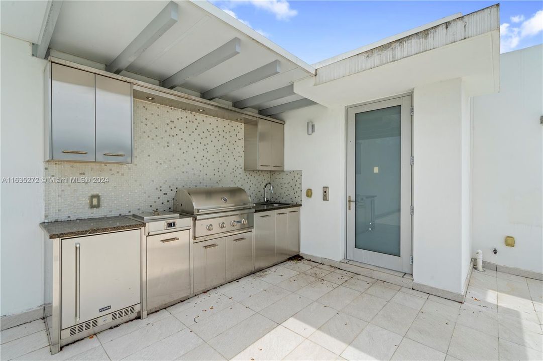 En Venta: $2,235,000 (3 camas, 3 baños, 2319 Pies cuadrados)