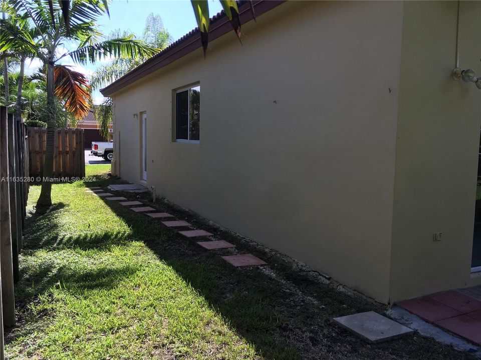 Active With Contract: $3,650 (3 beds, 2 baths, 1878 Square Feet)